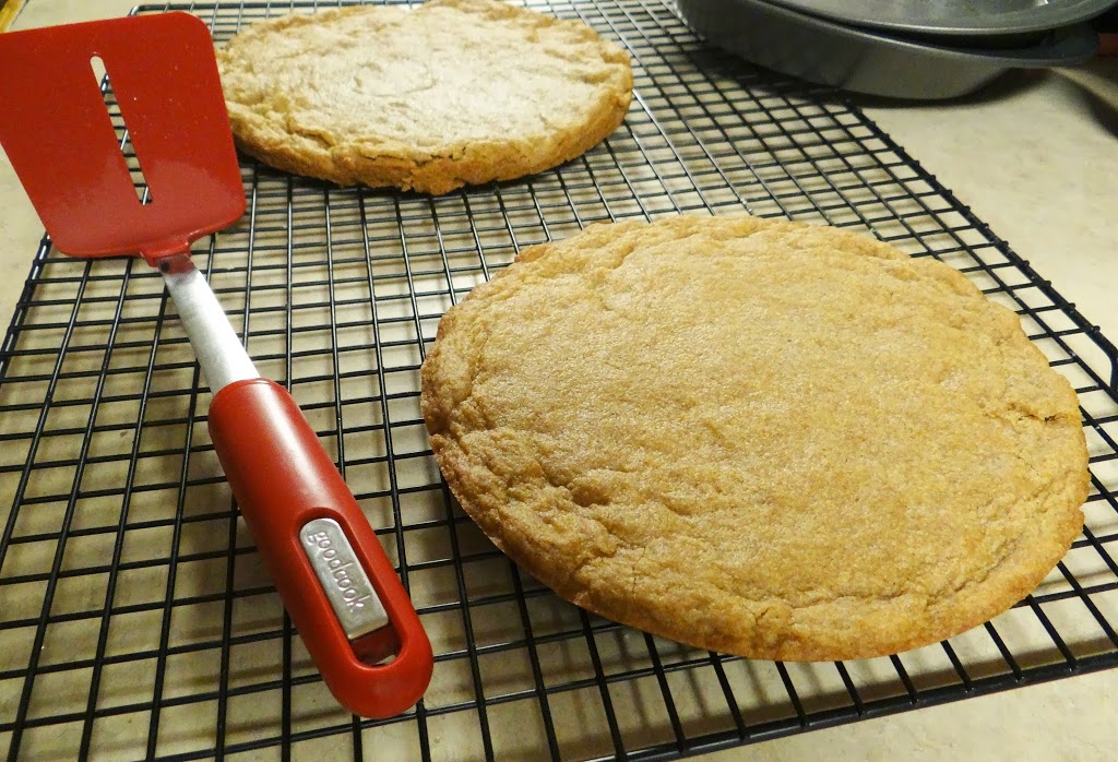 Easy to Bake Giant Pumpkin Pie Cookie with Pumpkin Spiced ...