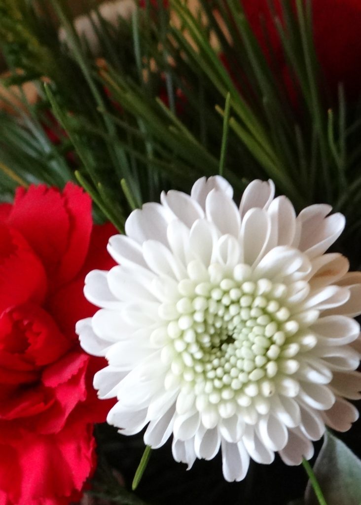 quick easy elegant holiday tablescape ideas rural teleflora christmas centerpieces