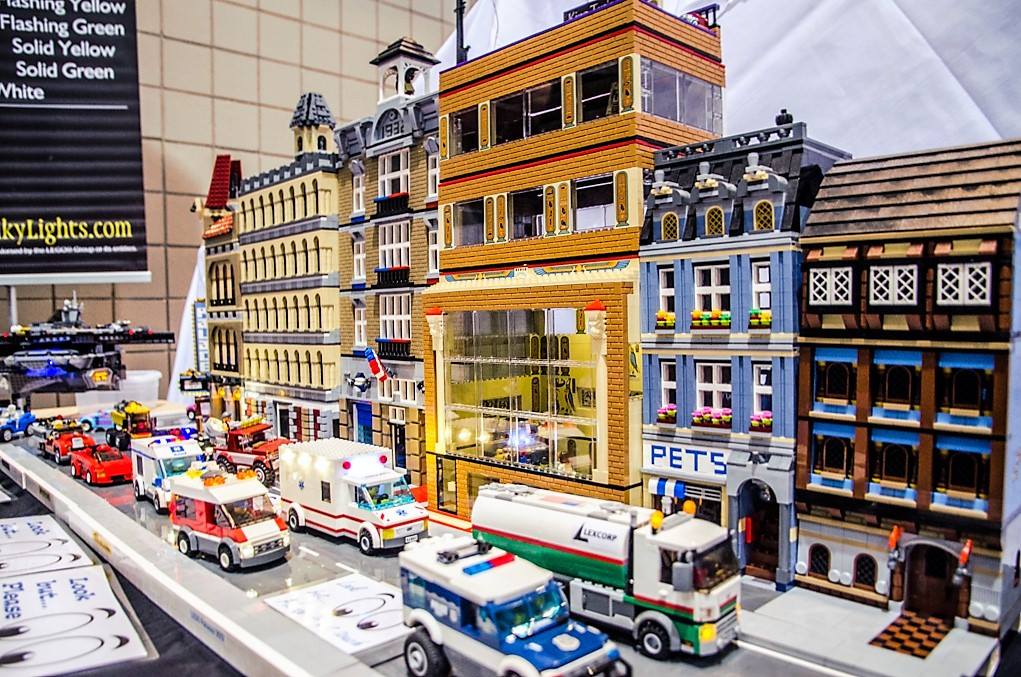 BrickUniverse LEGO Fan Convention 