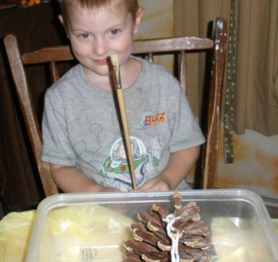 Teachig children the art of caring for nature while having fun. Pince cone craft bird feeder