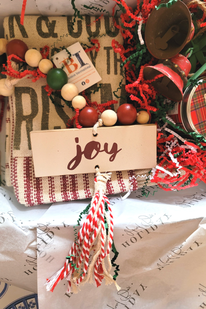 Holiday Haul Box helps you quickly decorate your home for the holidays!